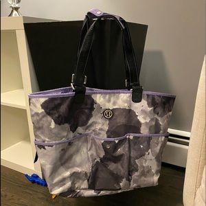 Lululemon reversible tote bag
